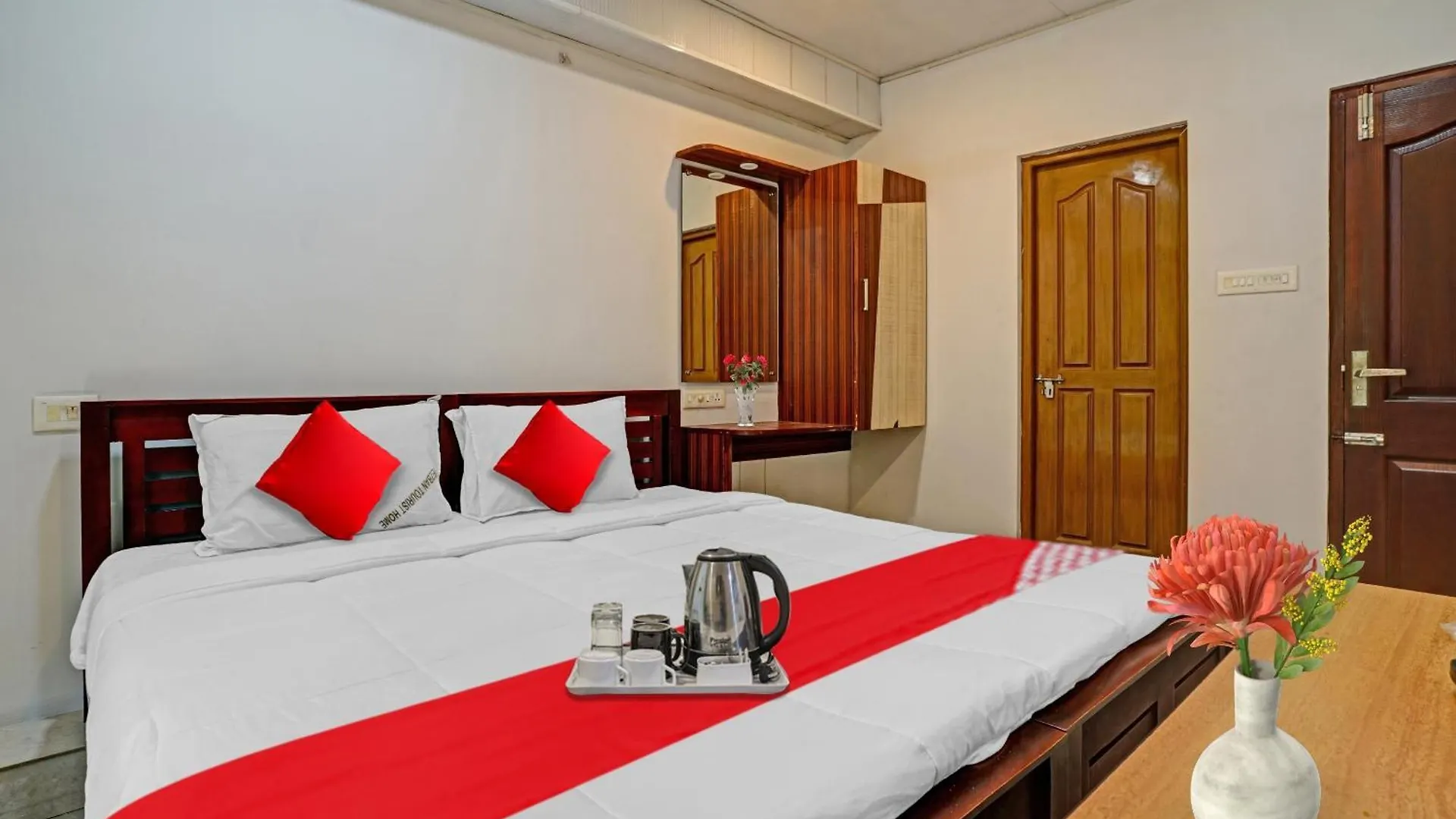 Hotel O Mezban Grand Suites Kochi 3*,  India